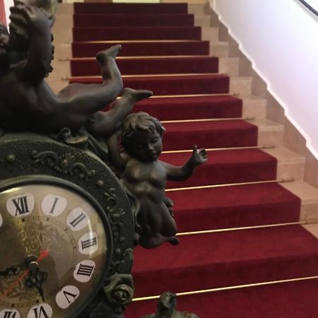 Grand Hotel Palace 마르살라 외부 사진 The staircase