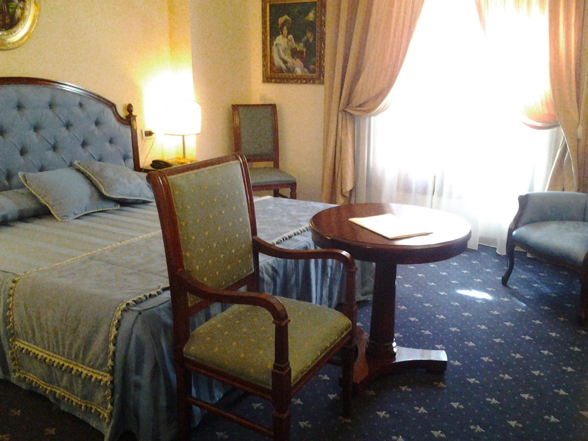 Grand Hotel Palace 마르살라 외부 사진 A room at the hotel