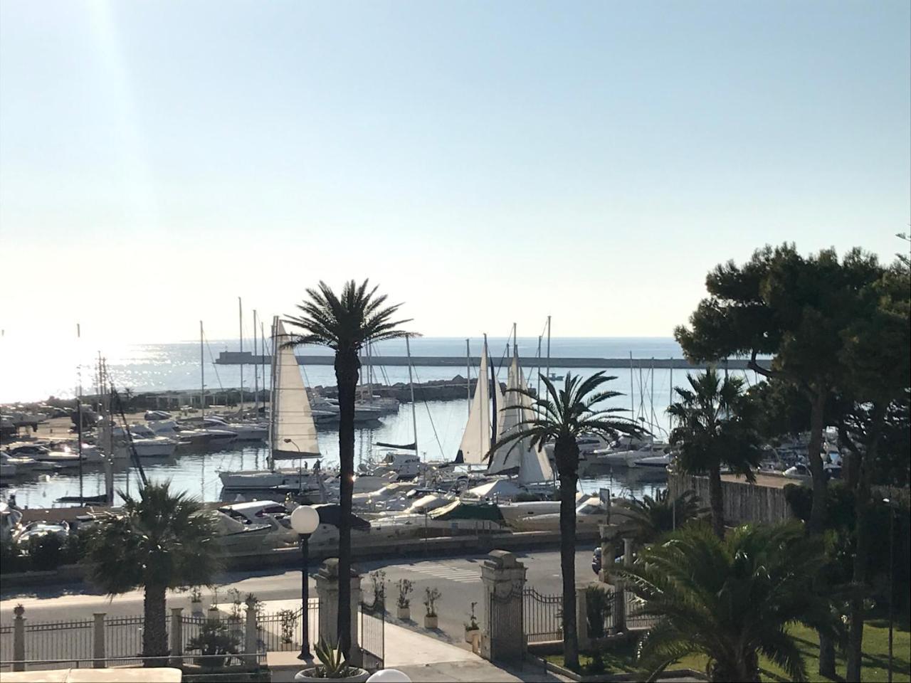 Grand Hotel Palace 마르살라 외부 사진 View of the port of Sanremo