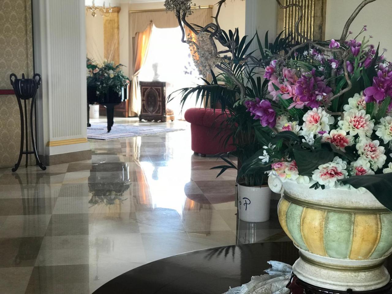 Grand Hotel Palace 마르살라 외부 사진 The interior of the residence