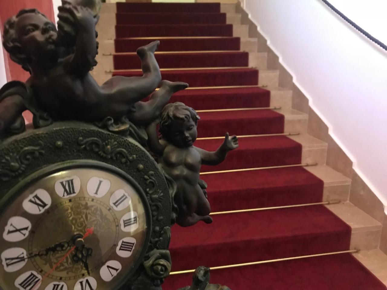 Grand Hotel Palace 마르살라 외부 사진 The staircase